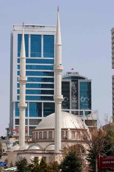 Άγκυρα Τουρκία Απριλίου 2022 Τζαμί Φιρντάς Και Σύγχρονα Οικιστικά Κτίρια — Φωτογραφία Αρχείου
