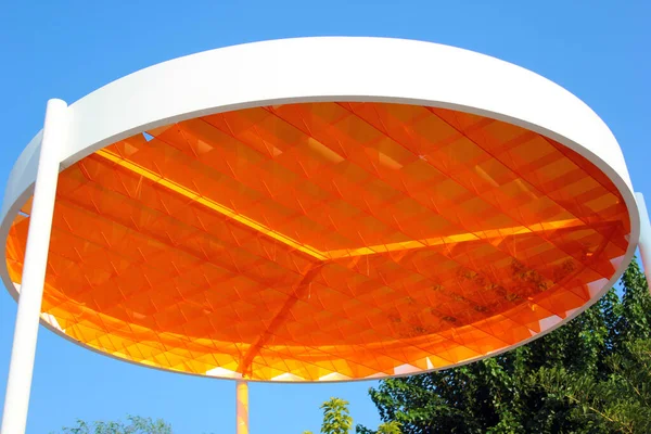 Transparent Colored Polycarb Sunshade Outdoor Sunlight Diffuser — ストック写真