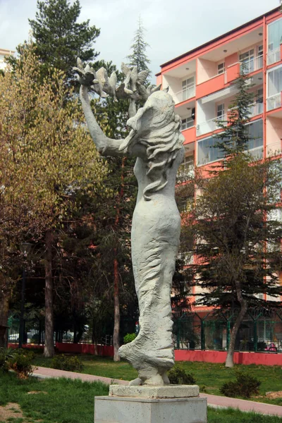 Ankara Turkey April 2022 Monument Woman Birds Belpa Park Cankaya — Fotografia de Stock