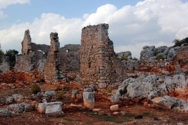 Antalya 'nın Kepez ilçesine bağlı antik kenti Lyrboton Kome. Avrupalı arkeologlar tarafından 1910 yılında keşfedilen tesis, bölgede önemli bir zeytinyağı üretim merkeziydi..