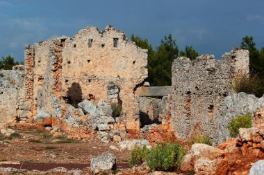 Antalya 'nın Kepez ilçesine bağlı antik kenti Lyrboton Kome. Avrupalı arkeologlar tarafından 1910 yılında keşfedilen tesis, bölgede önemli bir zeytinyağı üretim merkeziydi..