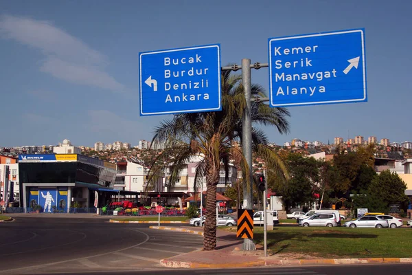 Antalya Turquia Outubro 2022 Sinal Estrada Com Nomes Cidades Turcas — Fotografia de Stock