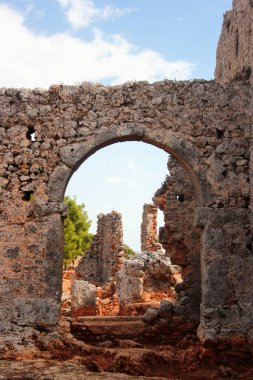 Antalya 'nın Kepez ilçesine bağlı antik kenti Lyrboton Kome. Avrupalı arkeologlar tarafından 1910 yılında keşfedilen tesis, bölgede önemli bir zeytinyağı üretim merkeziydi..