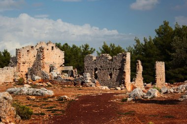 Antalya 'nın Kepez ilçesine bağlı antik kenti Lyrboton Kome. Avrupalı arkeologlar tarafından 1910 yılında keşfedilen tesis, bölgede önemli bir zeytinyağı üretim merkeziydi..
