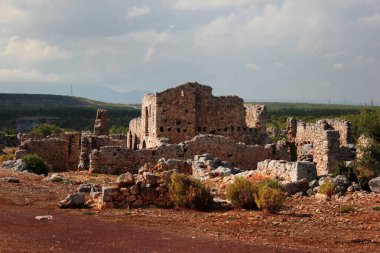 Antalya 'nın Kepez ilçesine bağlı antik kenti Lyrboton Kome. Avrupalı arkeologlar tarafından 1910 yılında keşfedilen tesis, bölgede önemli bir zeytinyağı üretim merkeziydi..