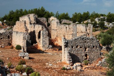 Antalya 'nın Kepez ilçesine bağlı antik kenti Lyrboton Kome. Avrupalı arkeologlar tarafından 1910 yılında keşfedilen tesis, bölgede önemli bir zeytinyağı üretim merkeziydi..