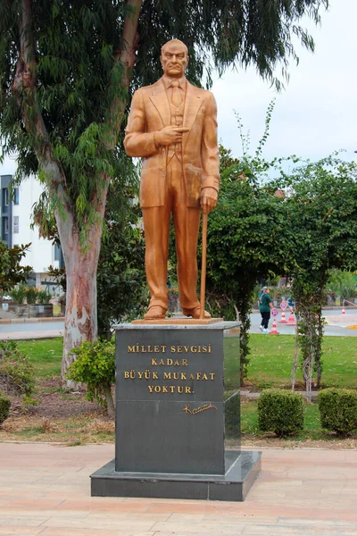 Antalya Türkiye Ekim 2022 Kepez Belediyesindeki Mustafa Kemal Atatürk Anıtı — Stok fotoğraf