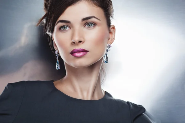 Beautiful fashion model posing in exclusive jewelry. Profession — Stock Photo, Image