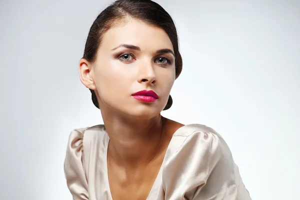 Fashion studio shot of beautiful woman with a luxurious and heal — Stock Photo, Image