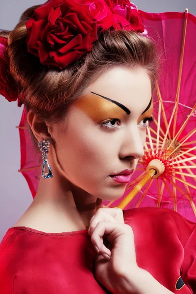 Fashion asian woman wearing traditional japanese red kimono wit — Stock Photo, Image