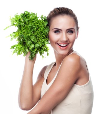 paket otlar (salata) olan kadın. Kavram vejetaryen diyet - o