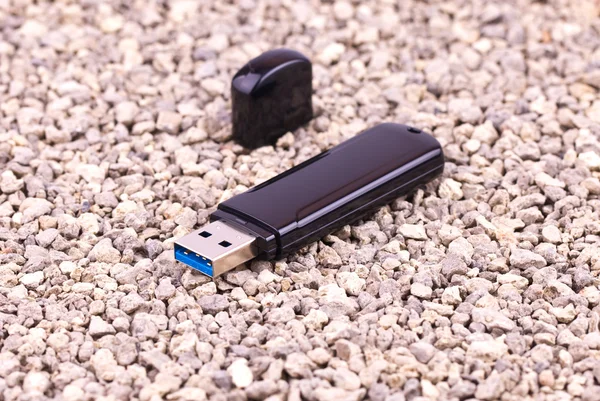 kayaların üstünde birden parlamak götürmek