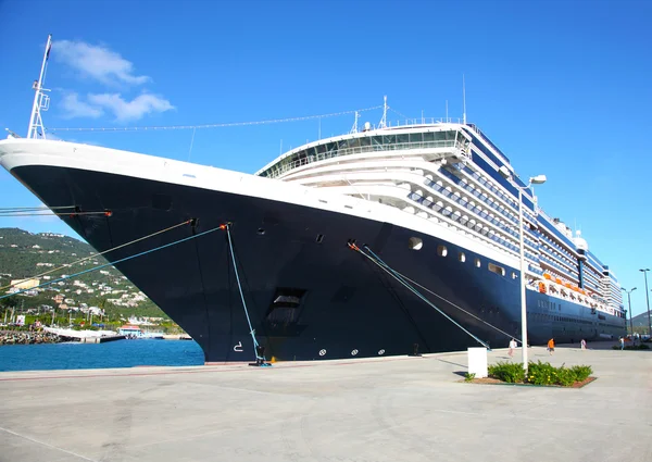 The cruise liner in port — Stock Photo, Image