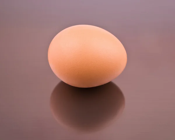 Bir yumurta.