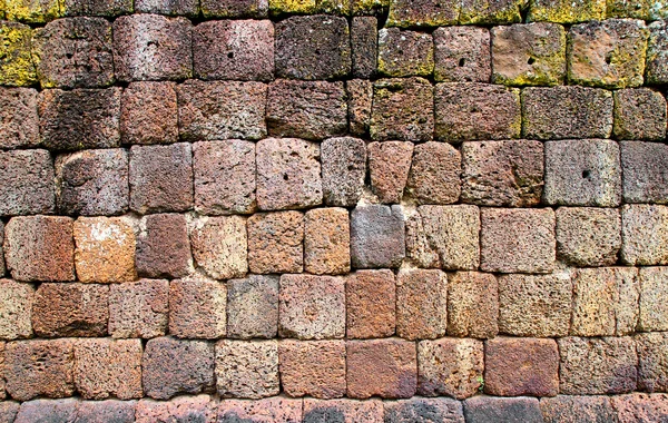 Staré kamenné zdi v chrámu phanomrung, Thajsko — Stock fotografie