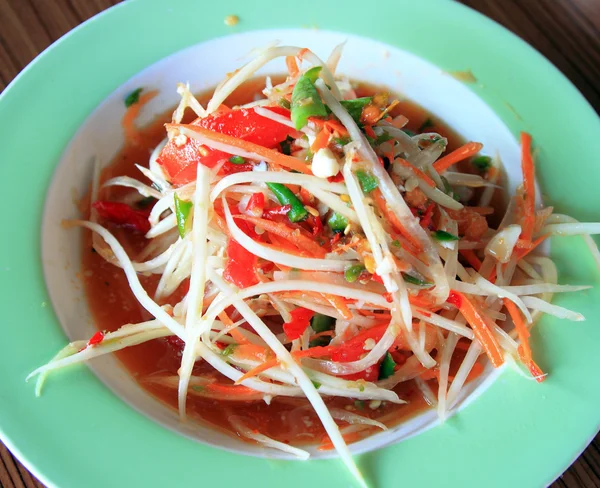 СомТум - салат из тайской зеленой папайи — стоковое фото