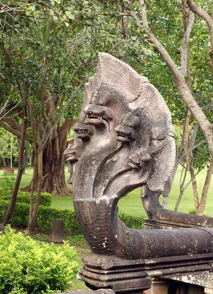 Rei de Nagas escada ao lado no Parque Histórico de Phanomrung — Fotografia de Stock