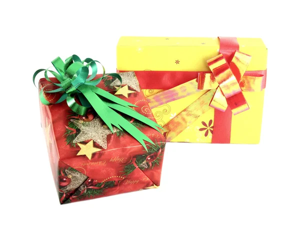 Zwei Geschenkbox mit Band isoliert auf weißem Hintergrund — Stockfoto