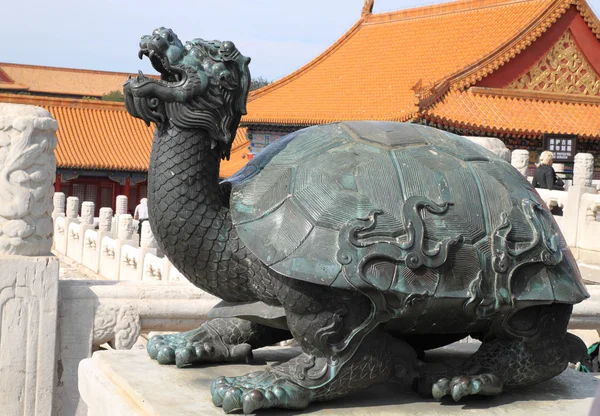 Bronze turtle in the imperial palace — Stock Photo, Image