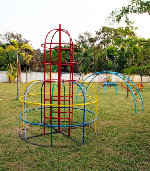 Juguete de patio de recreo sin niños — Foto de Stock