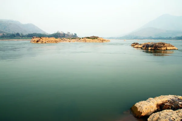 Rio Mekong em Loas e na Tailândia faz fronteira com Kaeng Kood Koo — Fotografia de Stock