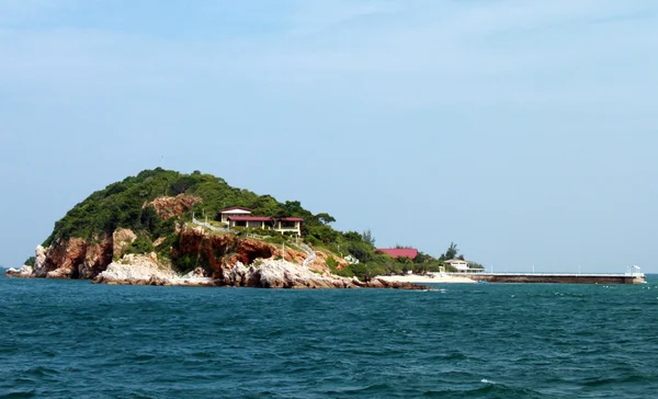 Isla en medio del mar en Tailandia — Foto de Stock