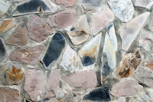 Frimureriet vägg med oregelbunden formade stenar — Stockfoto