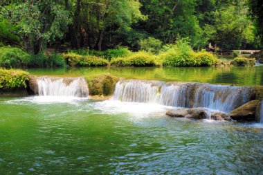 Jed-sao-noi (küçük yedi-kız) şelale - Tayland