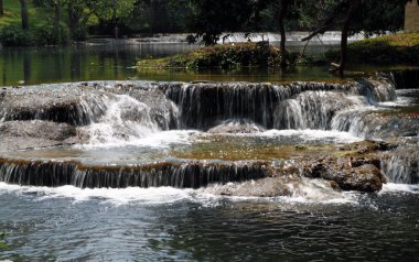 Jed-sao-noi (küçük yedi-kız) şelale - Tayland
