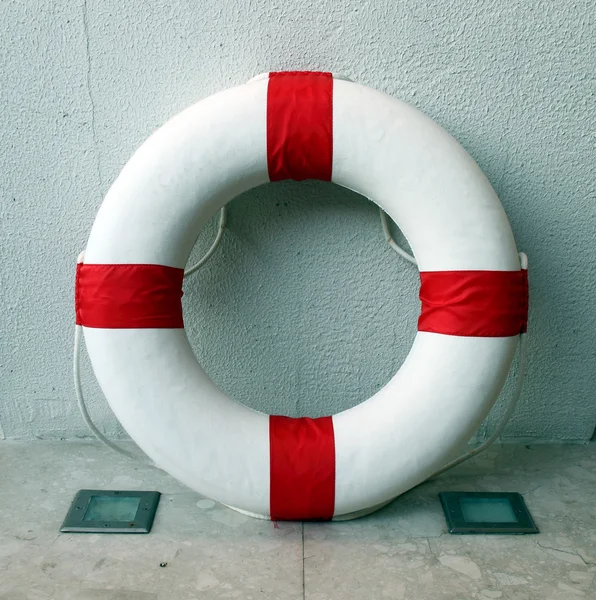 Lifebuoy inside the wall — Stock Photo, Image