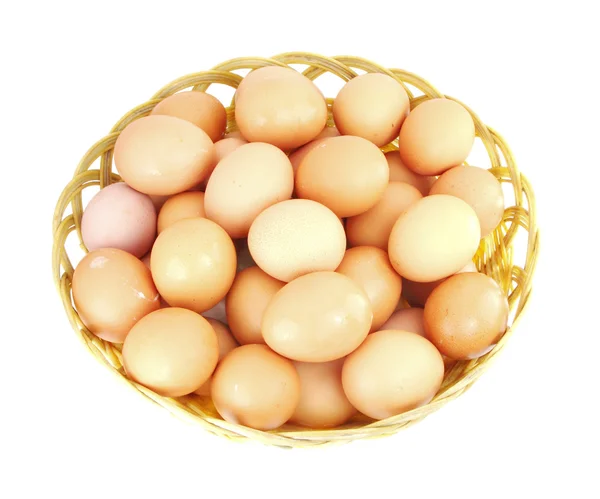 Ovos castanhos na cesta em branco — Fotografia de Stock