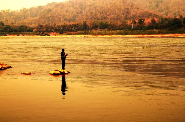 Man fishing in Mekong river at Loei, Thailand — Stock Photo, Image