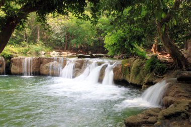 Jed-sao-noi (küçük yedi-kız) şelale - Tayland