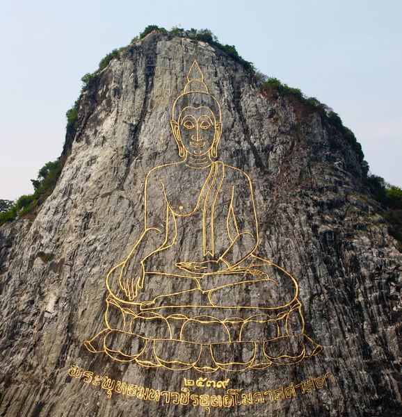 130 mtr high golden Buddha laser carved and inlayed with gold on — Stock Photo, Image