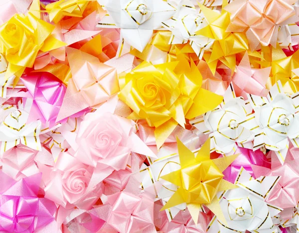Color de fondo de cintas de regalo y flores —  Fotos de Stock
