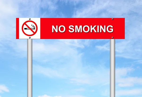 Geen rookvrije teken met blauwe hemel — Stockfoto