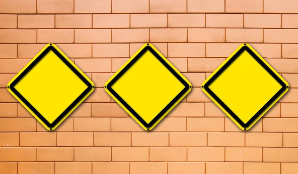 Tre tomma gul trafik skylt — Stockfoto
