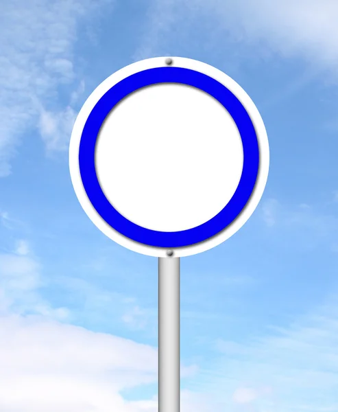 Sinal círculo em branco com céu azul — Fotografia de Stock