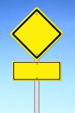 Mavi gökyüzü ile boş sarı trafik işaret