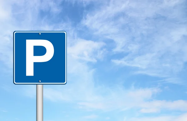 Parkování dopravní značka s modrou oblohou — Stock fotografie