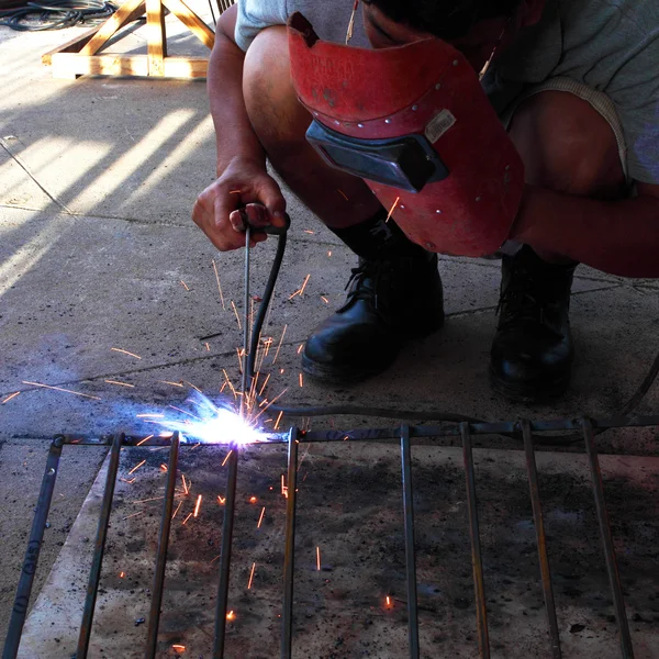 Electric welding connecting square bar — Stockfoto