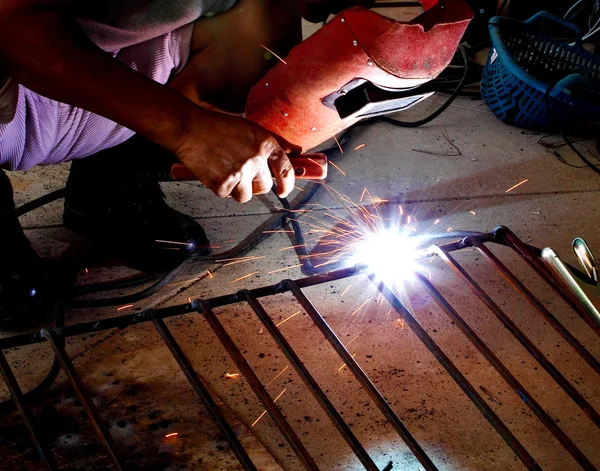 Electric welding connecting square bar — Stockfoto