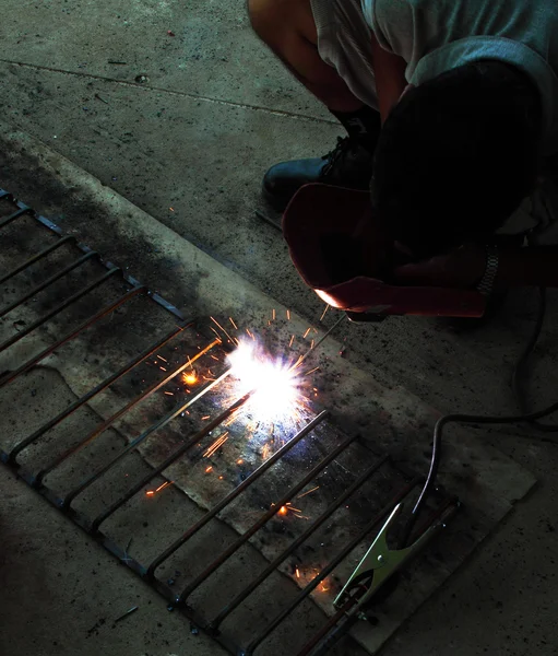 Electric welding connecting square bar — Stockfoto