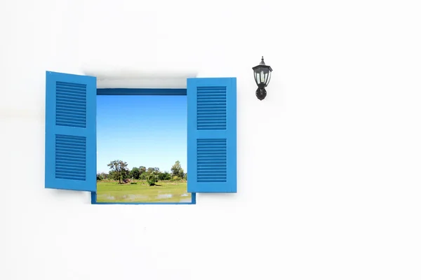 Griekse stijl windows en lamp met land geplaatst — Stockfoto