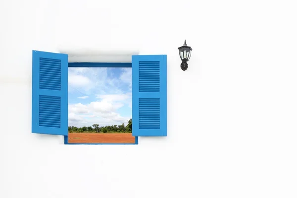 Estilo griego ventanas y lámpara con país de la naturaleza — Foto de Stock