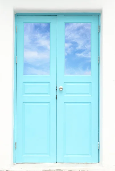 Porta in stile greco con cielo blu — Foto Stock