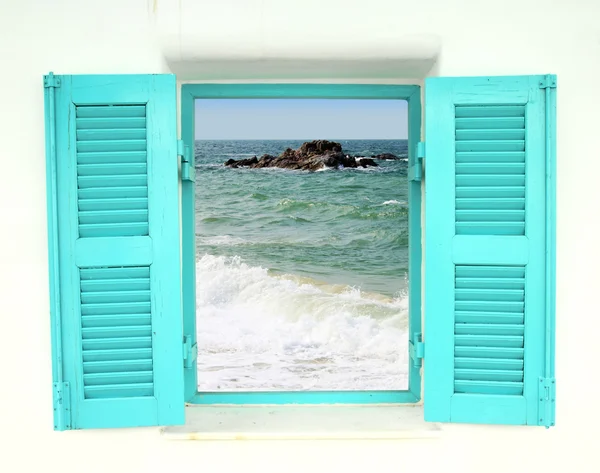 Finestra in stile greco con vista mare — Foto Stock