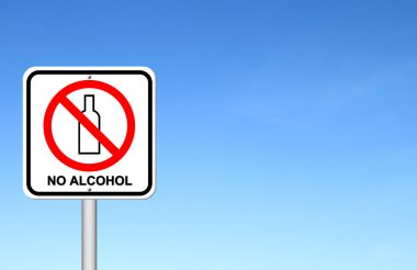hiçbir alkol işareti mavi gökyüzü ile