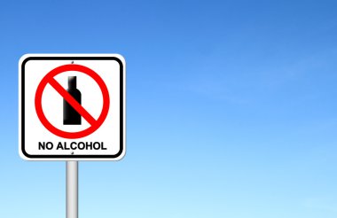 hiçbir alkol işareti mavi gökyüzü ile