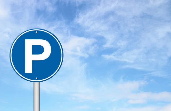 Señal de aparcamiento con un cielo azul — Foto de Stock